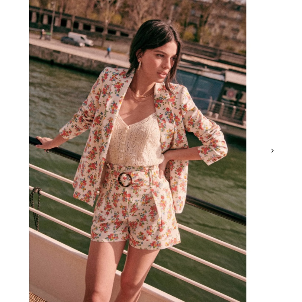 Sezane Rome shorts in Jardin Secret - 4